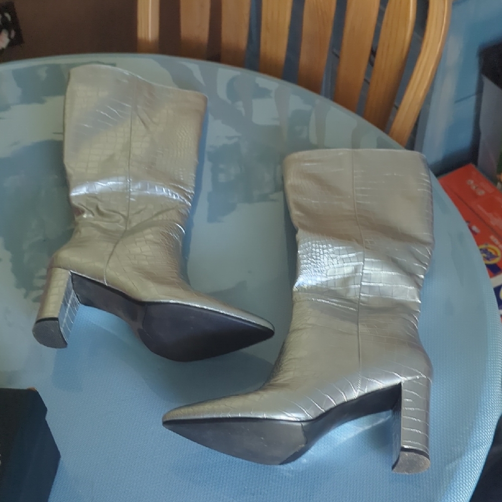 Elegant Silver Croc-Embossed Heeled Boots